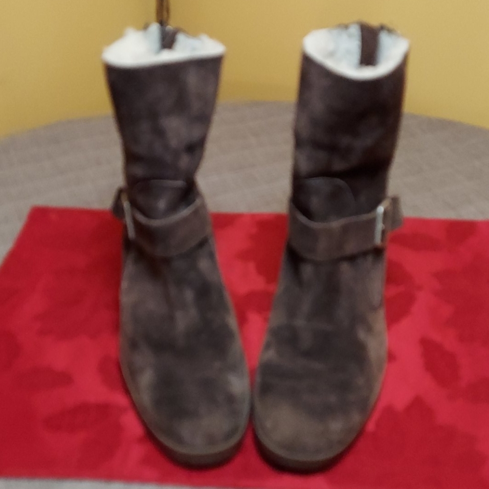 Boots - Picture 9 of 9